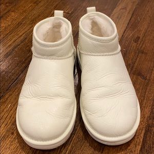 Ugg white size 8 ultra mini classic bootie